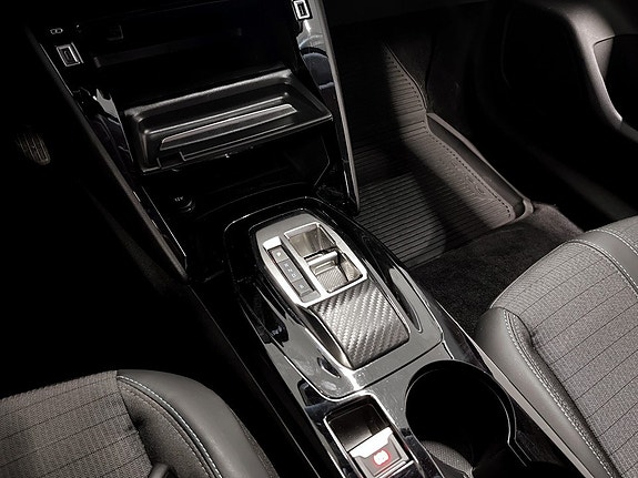 Peugeot e-208 13 of 21