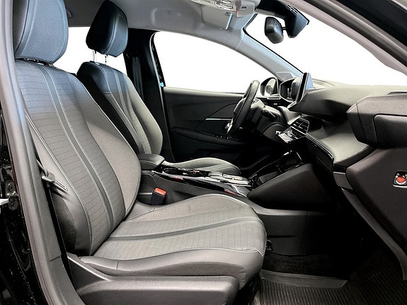 Peugeot e-208 14 of 21