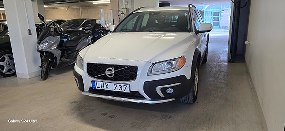 Volvo XC70 2 of 5