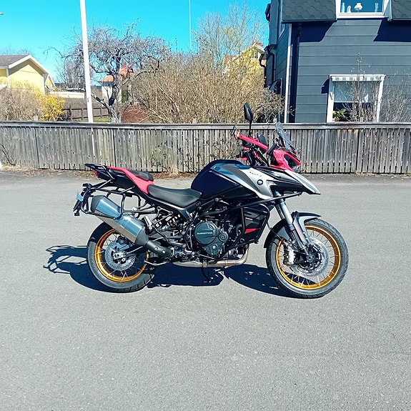 QJ Motor SRT900SX Inkl. väskpaket