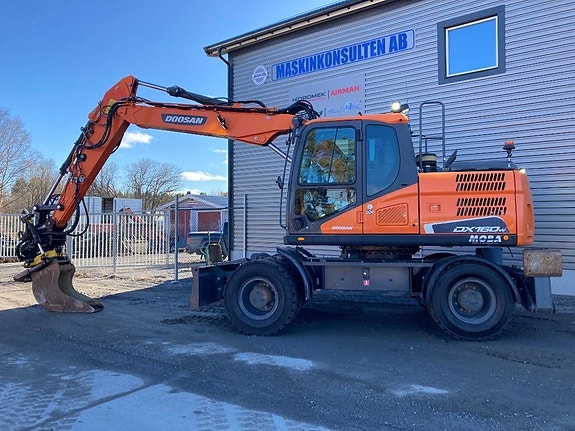 Doosan DX 160 W 2 of 6