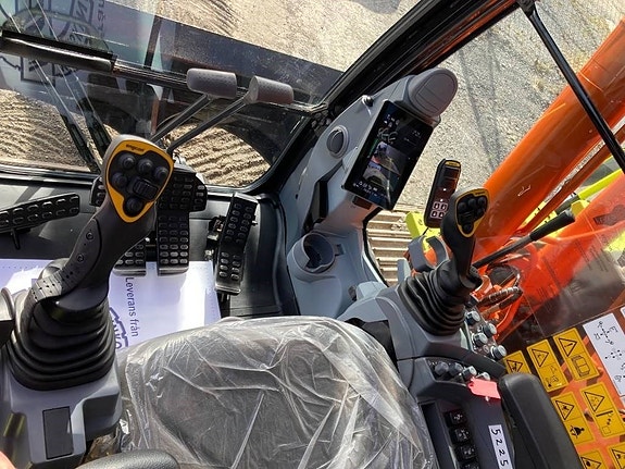 Hitachi ZX 135 US-7 5 of 7