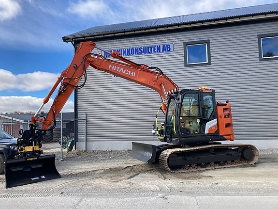Hitachi ZX 135 US-7 2 of 7