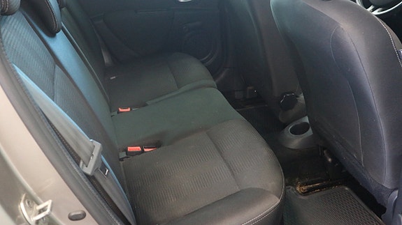 Renault Clio 12 of 19