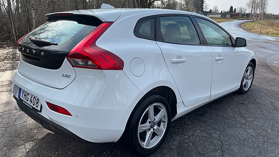 Volvo V40 3 of 5