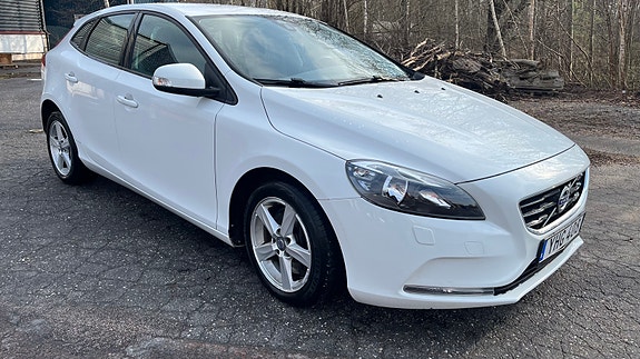 Volvo V40 2 of 5
