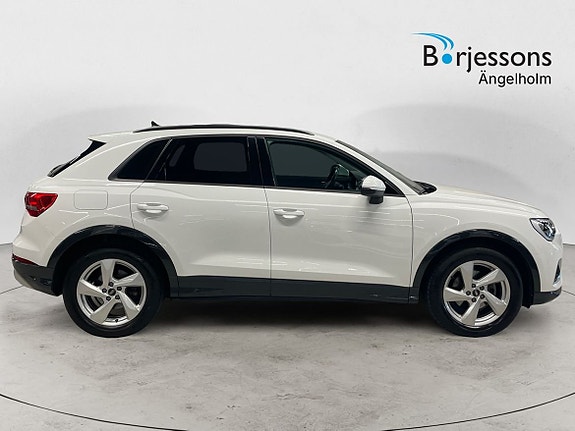 Audi Q3 2 of 5