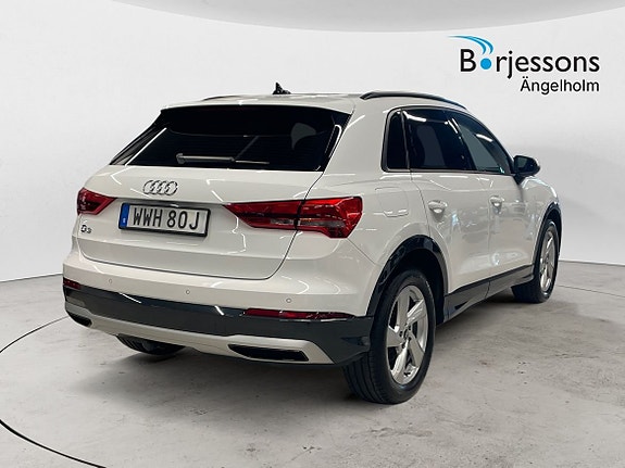 Audi Q3 3 of 5
