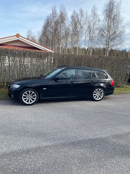 BMW 320d 3 of 5
