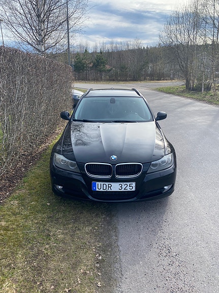BMW 320d 2 of 5