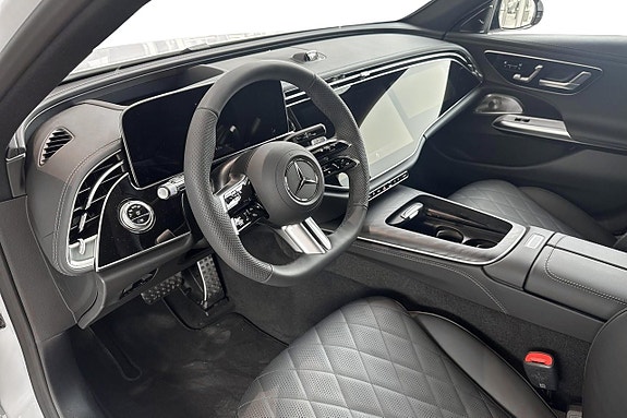 Mercedes-Benz E300 de 5 of 10