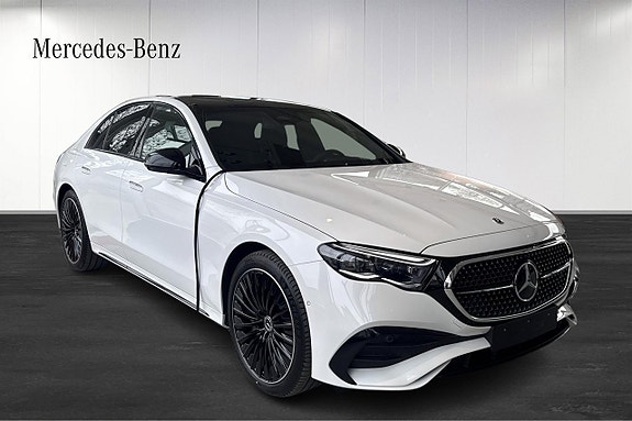 Mercedes-Benz E300 de 2 of 10