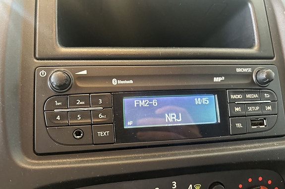 Nissan NV300 17 of 21