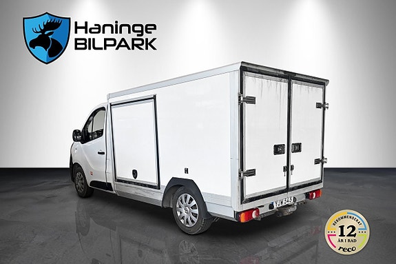 Nissan NV300 8 of 21