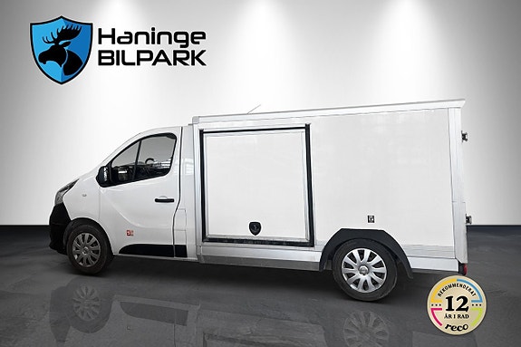Nissan NV300 9 of 21