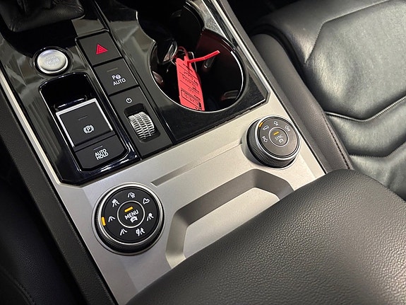 Volkswagen Touareg 13 of 16