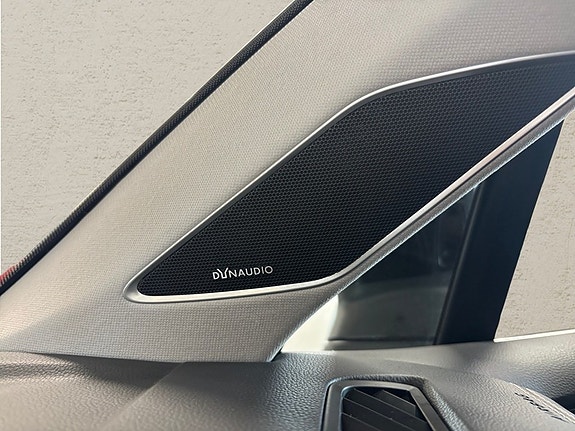 Volkswagen Touareg 12 of 16