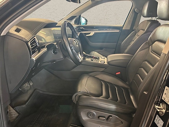 Volkswagen Touareg 4 of 5