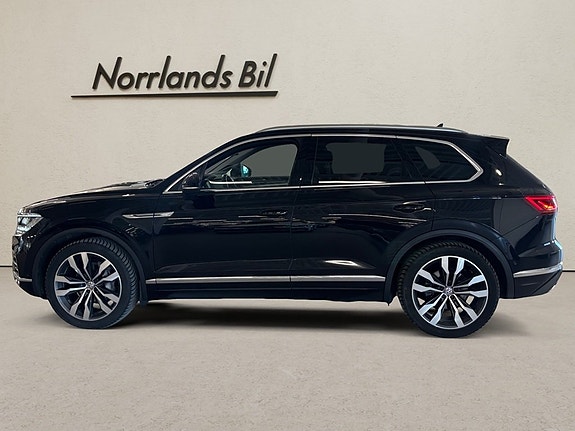 Volkswagen Touareg 2 of 5