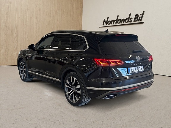 Volkswagen Touareg 3 of 5