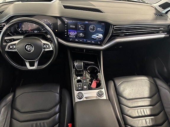 Volkswagen Touareg 5 of 5