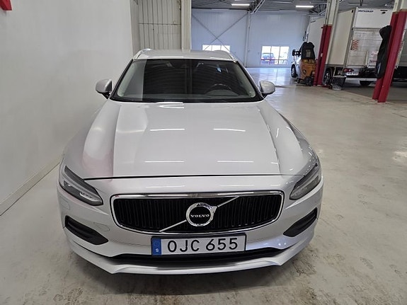 Volvo V90 2 of 5