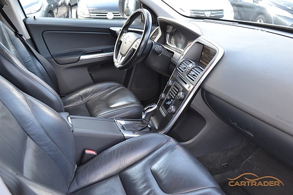 Volvo XC60 11 of 21