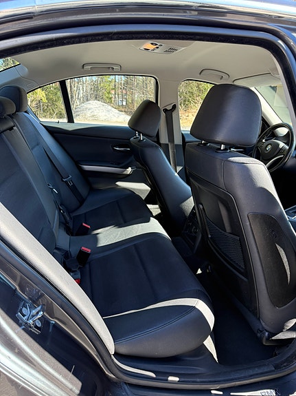 BMW 325Xi 8 of 10