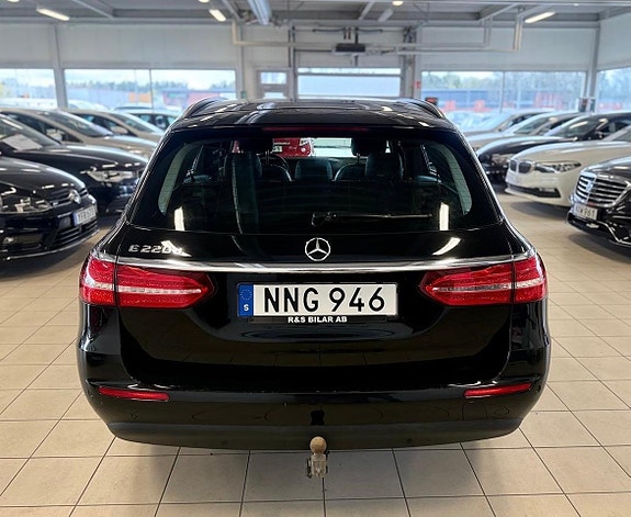 Mercedes-Benz E220 4 of 5