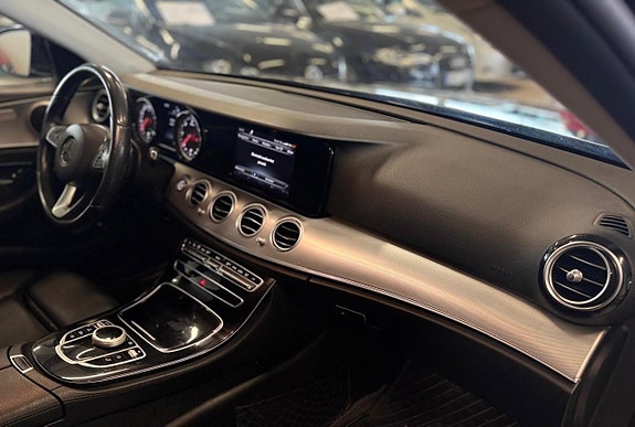 Mercedes-Benz E220 12 of 15