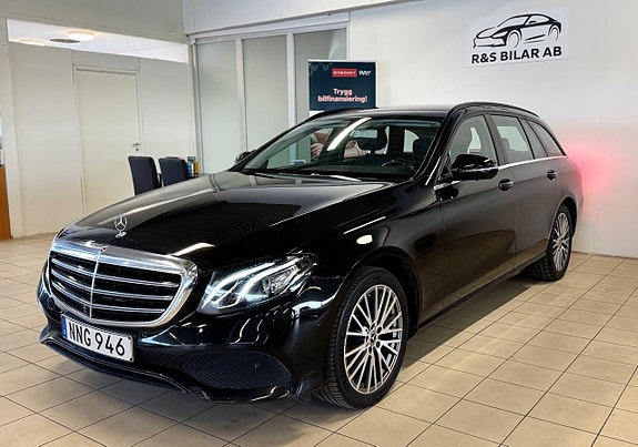 Mercedes-Benz E220 3 of 5
