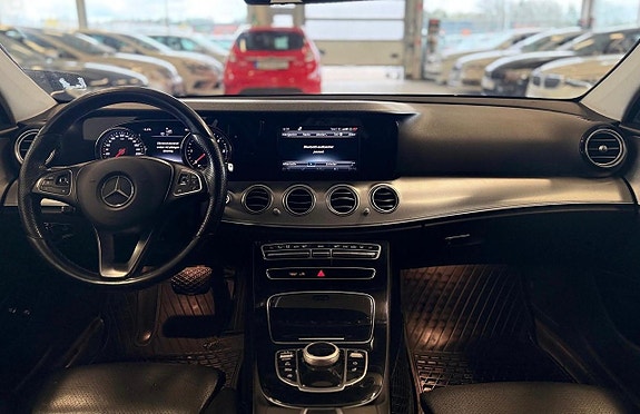 Mercedes-Benz E220 10 of 15
