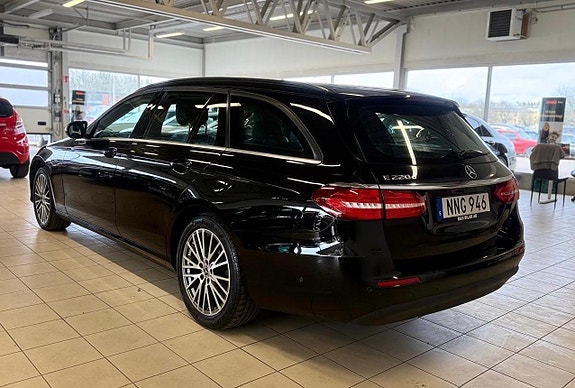 Mercedes-Benz E220 7 of 15