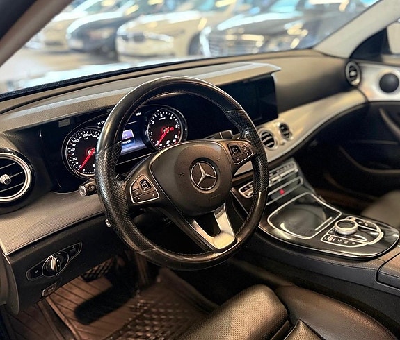 Mercedes-Benz E220 11 of 15
