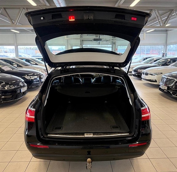 Mercedes-Benz E220 5 of 5