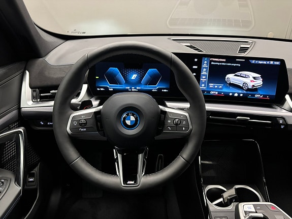 BMW iX1 15 of 19
