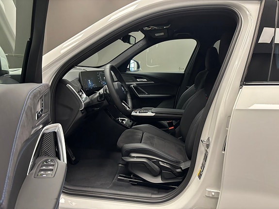 BMW iX1 14 of 19