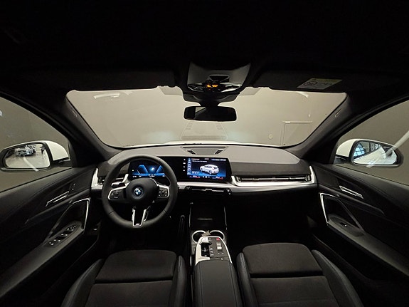 BMW iX1 13 of 19