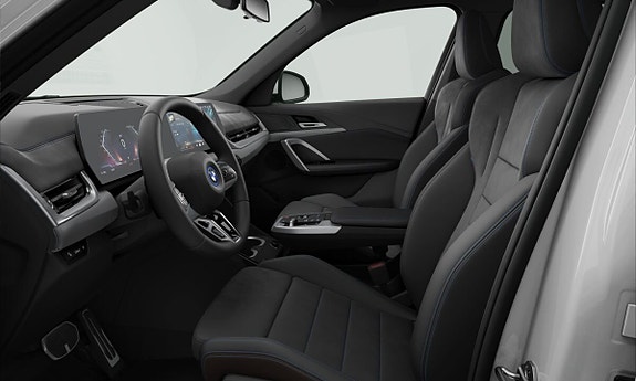 BMW iX1 3 of 3