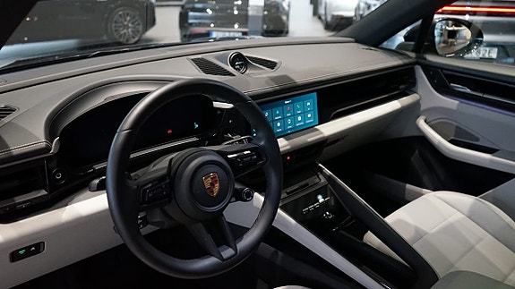 Porsche Macan 7 of 8