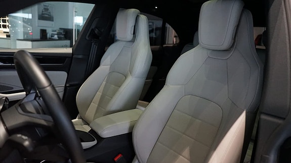 Porsche Macan 8 of 8
