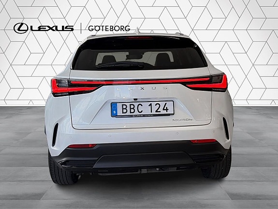 Lexus NX450h+ 5 of 15