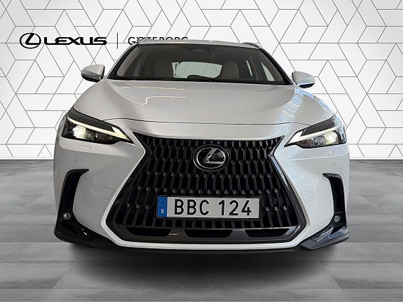 Lexus NX450h+ 2 of 15