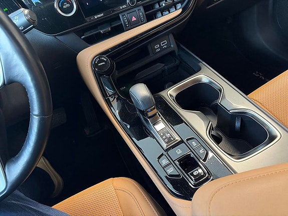 Lexus NX450h+ 14 of 15