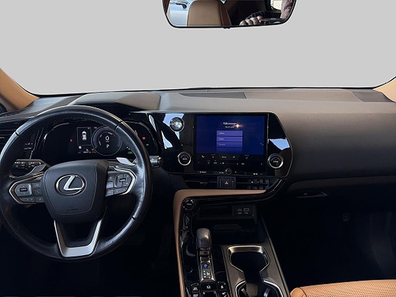 Lexus NX450h+ 10 of 15