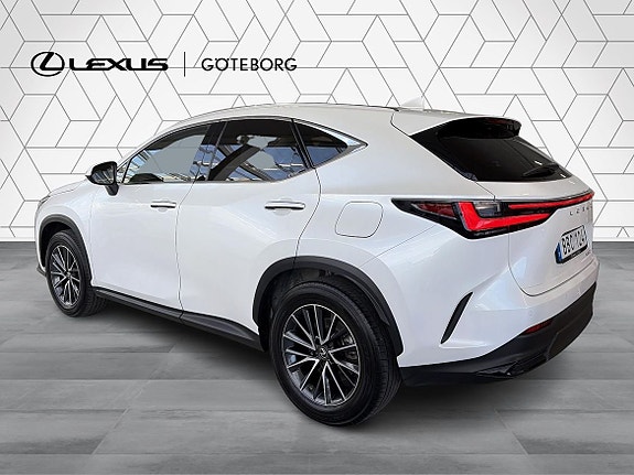Lexus NX450h+ 4 of 15