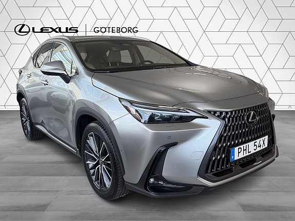 Lexus NX450h+ 3 of 16