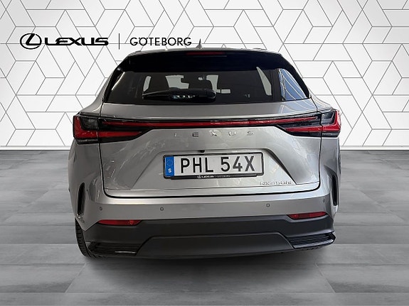 Lexus NX450h+ 7 of 16