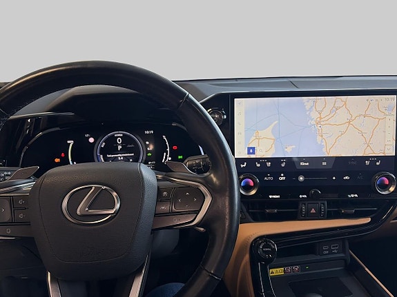 Lexus NX450h+ 11 of 16