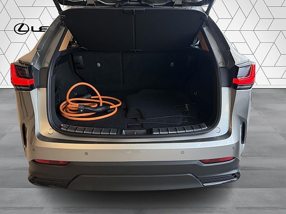 Lexus NX450h+ 8 of 16